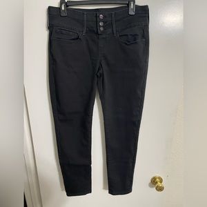 Denizen for Levi lowrise jeggings.W31
